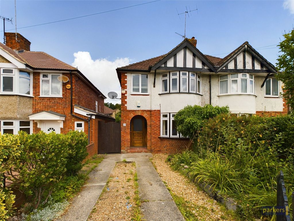 3 bed semidetached house for sale in Ennerdale Road, Reading