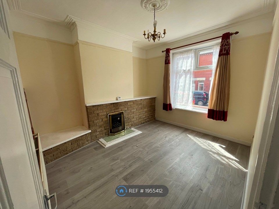 2 bed terraced house to rent in Ribble Street, Bacup OL13, £700 pcm