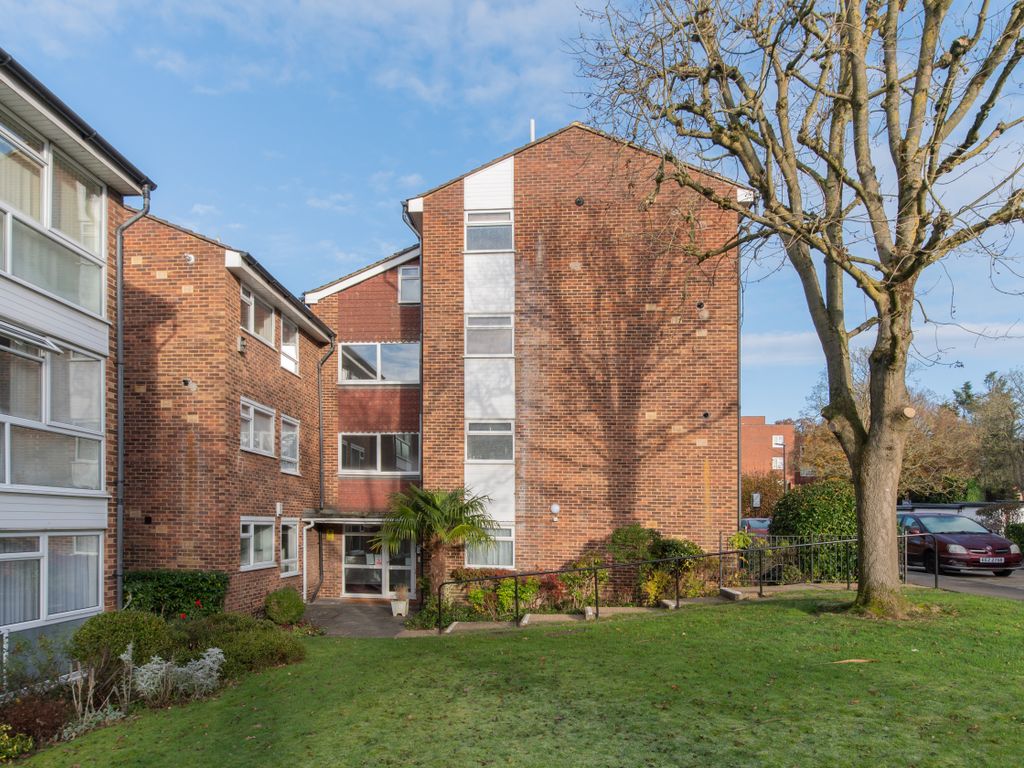 2 bed flat to rent in Aran Drive, Stanmore HA7, £2,300 pcm Zoopla