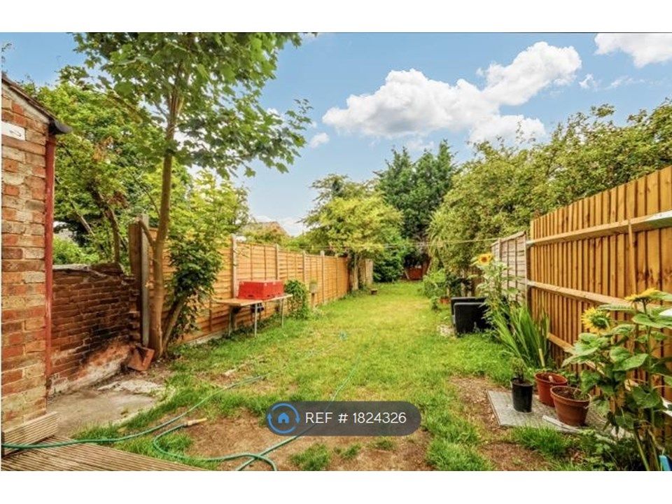 1 bed flat to rent in Morden Road, London SW19, £1,500 pcm Zoopla