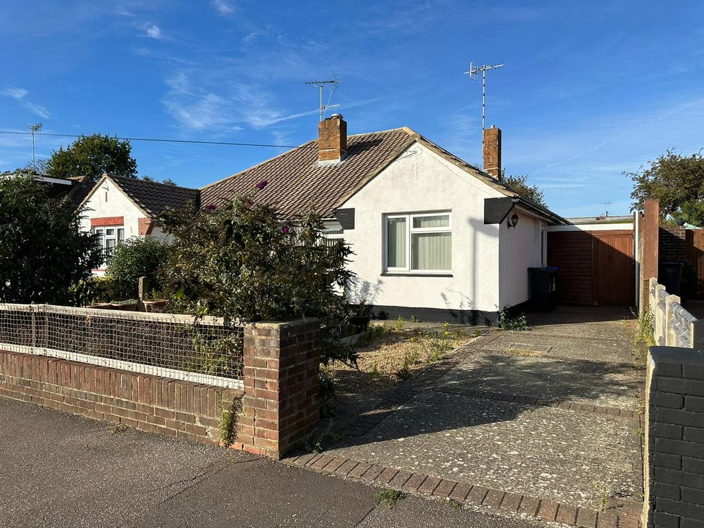 2 bed semidetached bungalow for sale in Muirfield Road, Worthing BN13