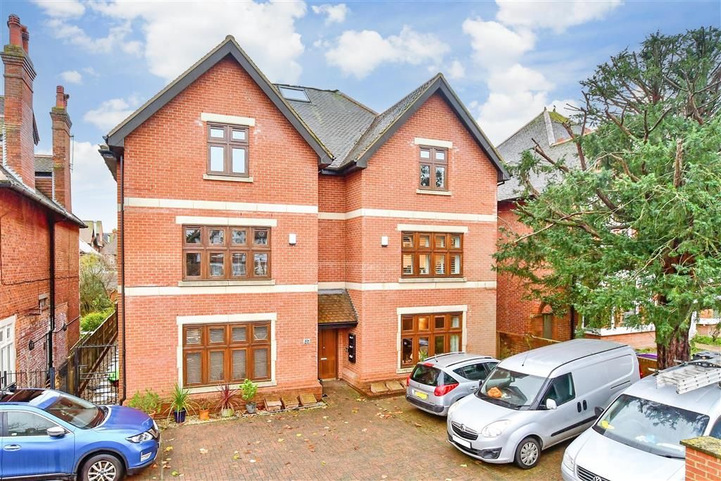 2 bed flat for sale in Julian Road, Folkestone, Kent CT19, £250,000 Zoopla