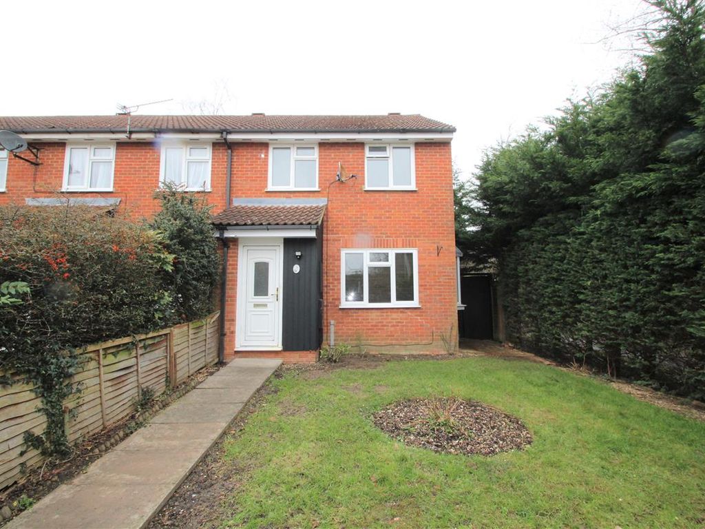3 bed end terrace house for sale in Grace Close, Borehamwood WD6, £