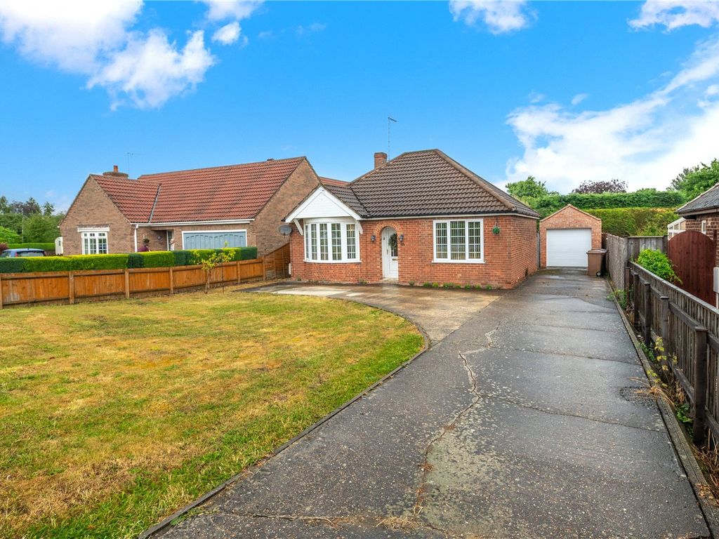 Bungalow to rent in Sleaford Road, Heckington, Sleaford, Lincolnshire