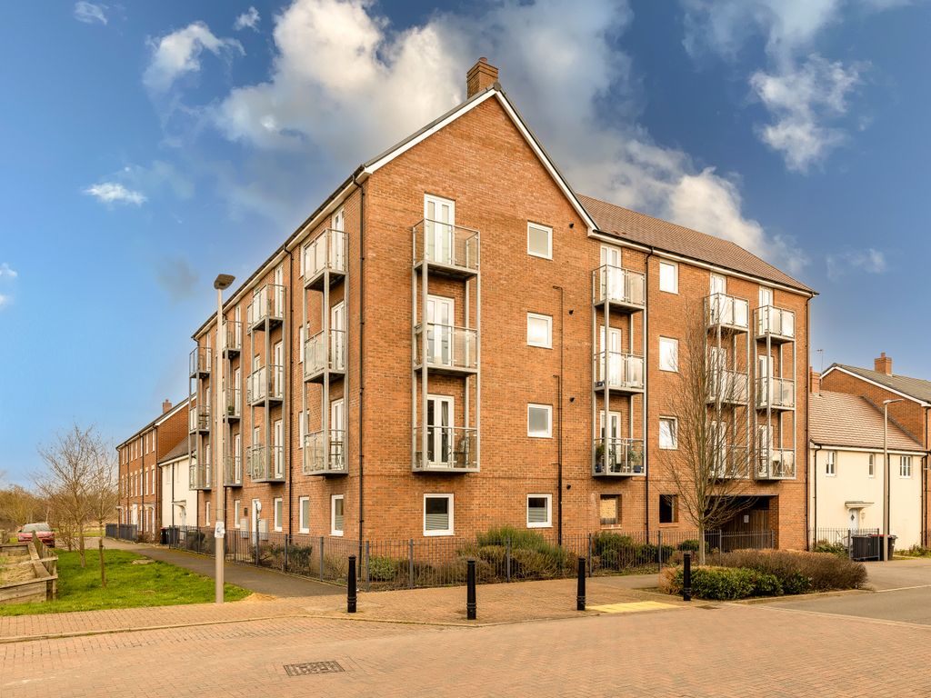 2 bed flat for sale in Newton Road, Bletchley, Milton Keynes MK3, £
