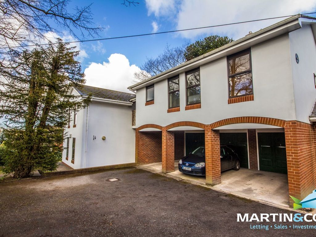 2 bed flat to rent in St Peters Court, Old Church Road, Harborne B17