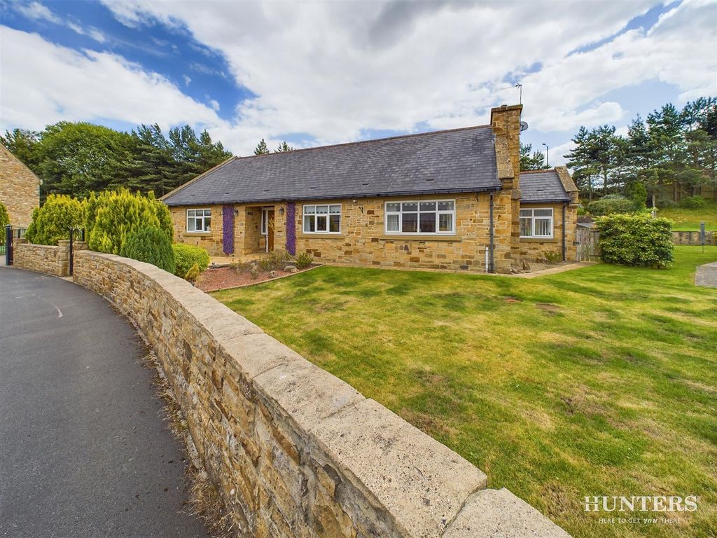 5 bed detached bungalow for sale in Parkside, Blackhill, Consett DH8, £