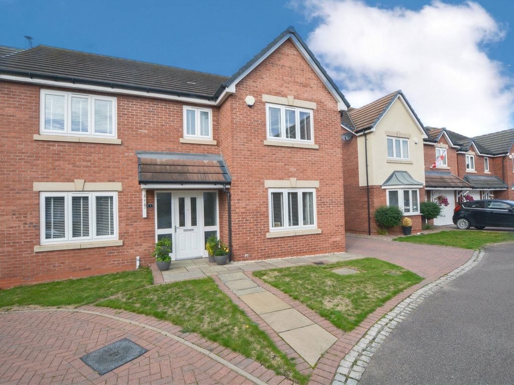4 bed detached house for sale in Stanegate, Two Gates, Tamworth