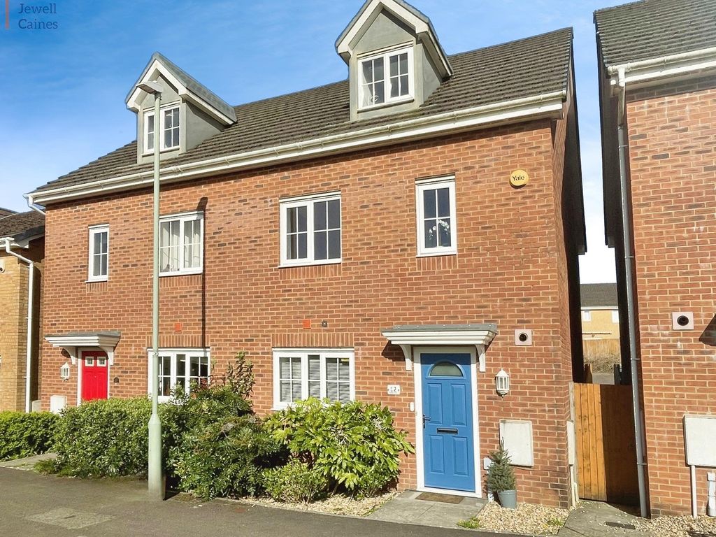 4 bed semidetached house for sale in Heol Bryncethin, Sarn, Bridgend