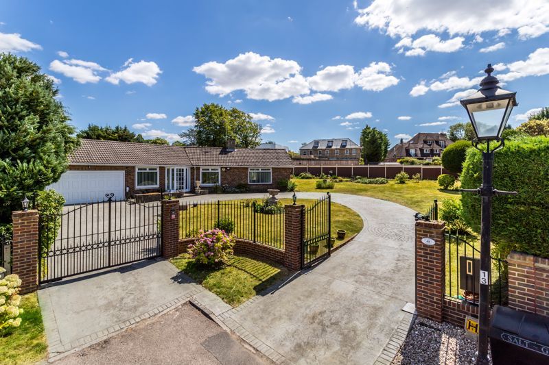 4 bed bungalow for sale in Golf Side, Sutton SM2 Zoopla