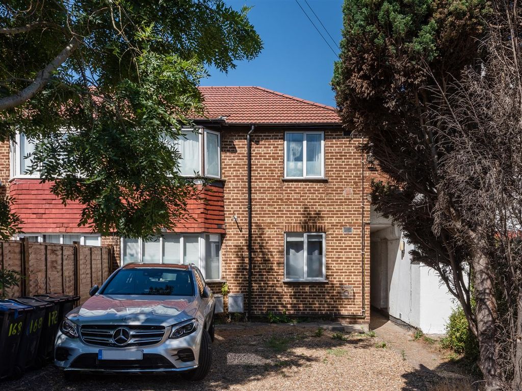 2 bed flat to rent in Morden Road, Mitcham CR4 Zoopla
