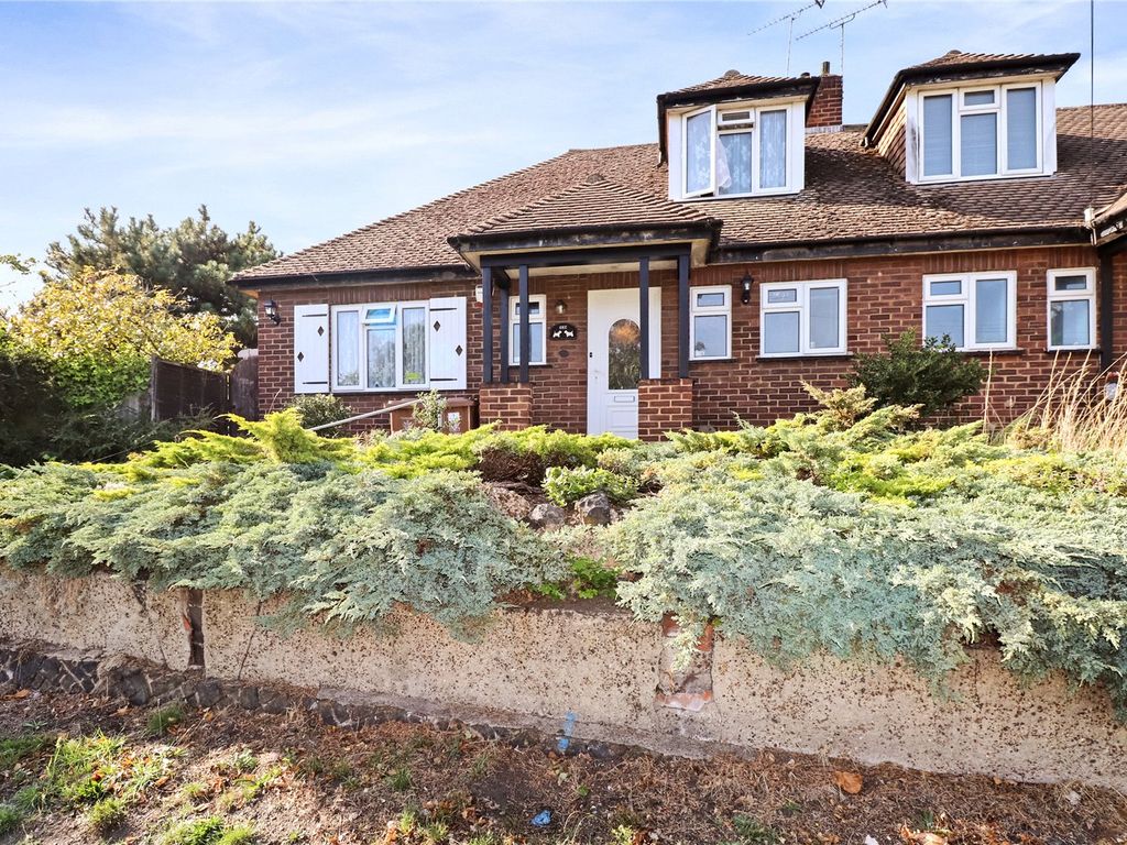 2 bed bungalow for sale in Bunkers Hill, Belvedere DA17, £550,000 Zoopla