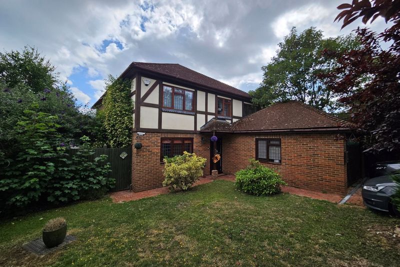 5 bed detached house for sale in Bridge Road, Aldershot GU11 Zoopla