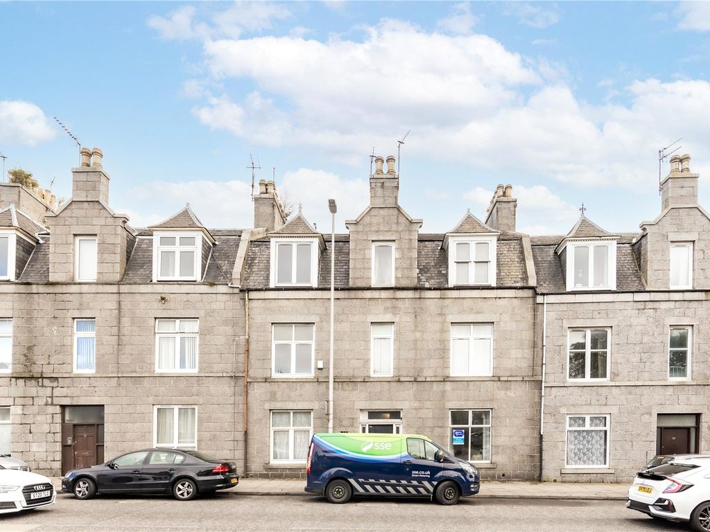1 bed flat to rent in 94 Great Northern Road, Ground Floor Right