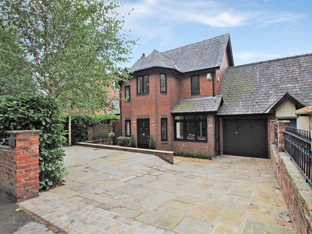 4 bed linkdetached house for sale in Grange Road, Bowdon, Altrincham