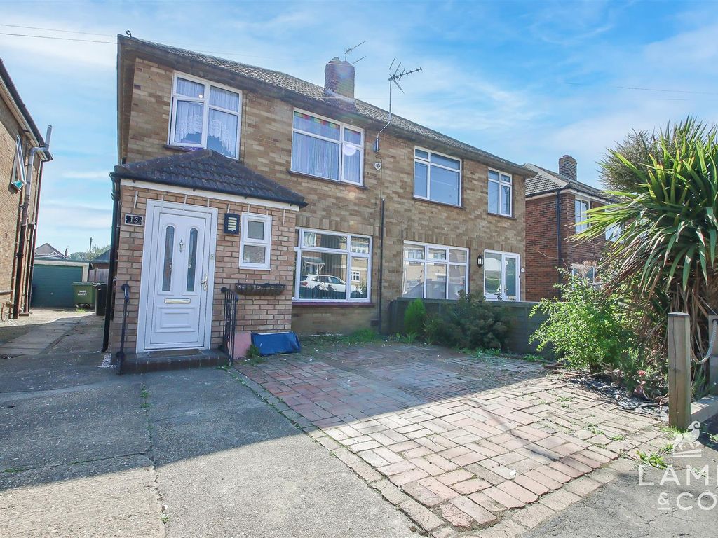 4 bed semidetached house for sale in Crown Road, ClactonOnSea CO15