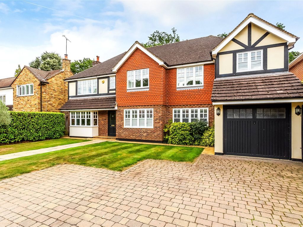 5 bed detached house for sale in WaltonOnThames, Surrey KT12, £