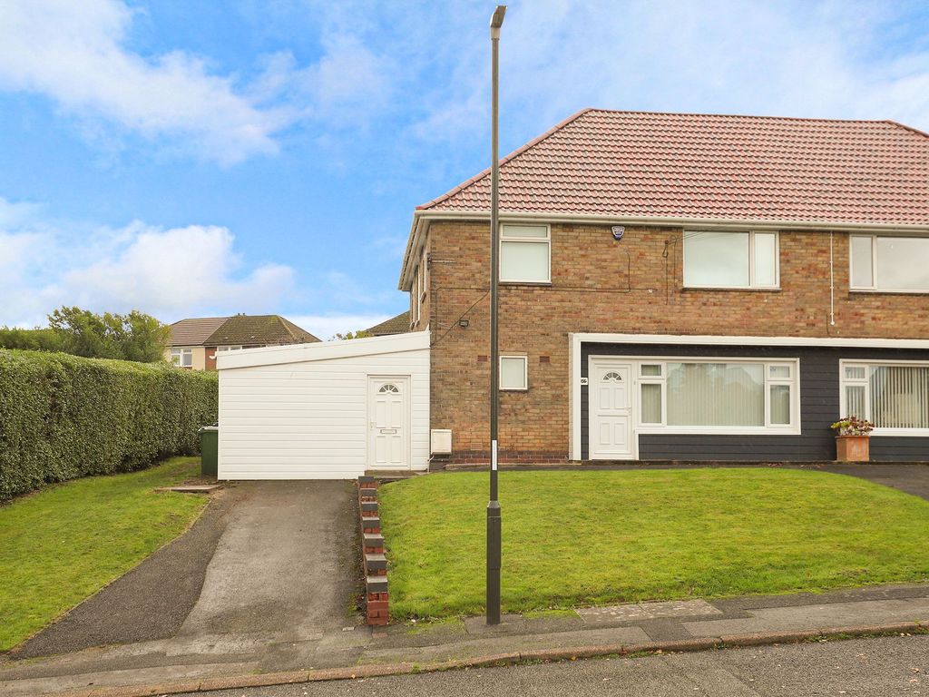 4 bed semidetached house for sale in Keswick Drive, Chesterfield S41