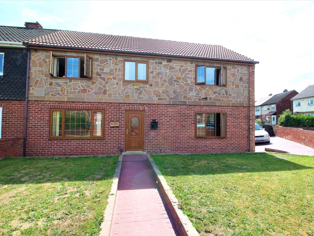 5 bed semidetached house for sale in Pine Grove, Conisbrough