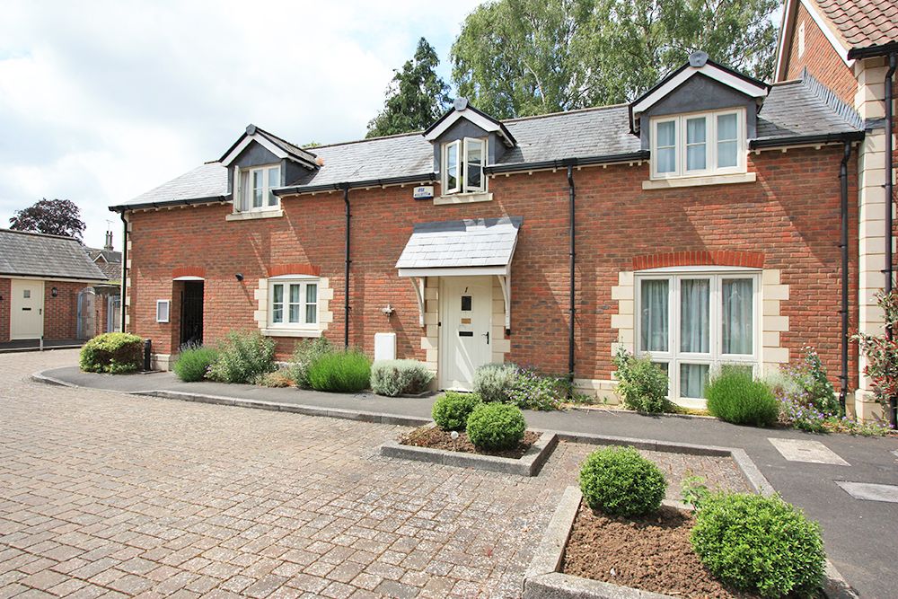 2 bed end terrace house for sale in Squires Court, Highworth, Swindon