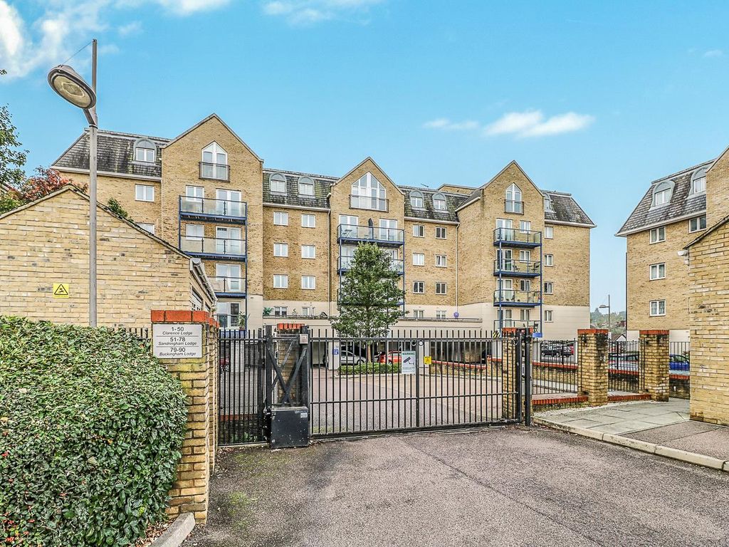 2 bed flat to rent in Taverners Way, Hoddesdon EN11, £1,500 pcm Zoopla