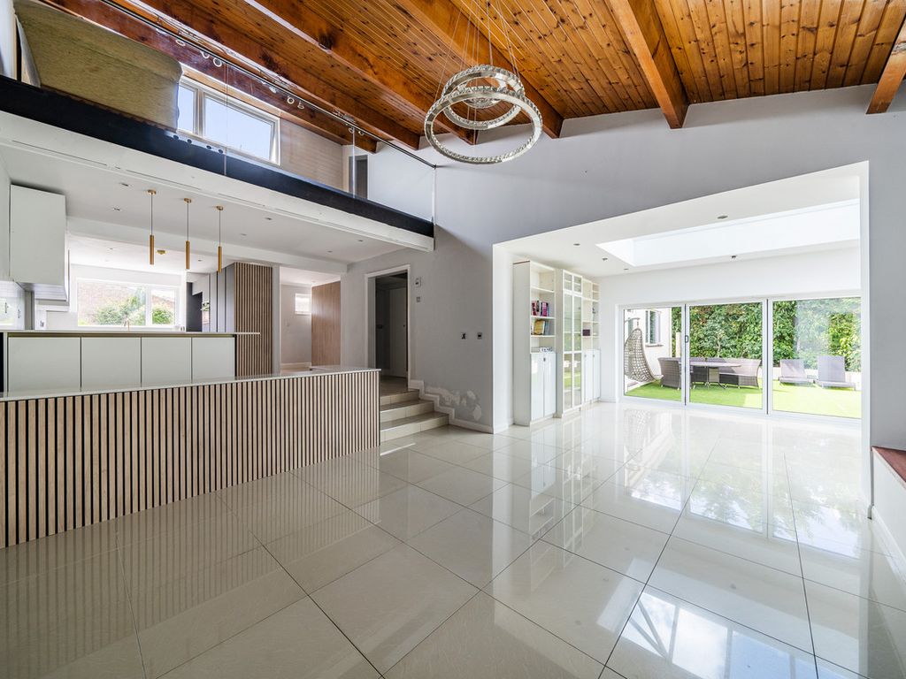 7 bed detached house for sale in Beaufort Gardens, London SW16, £