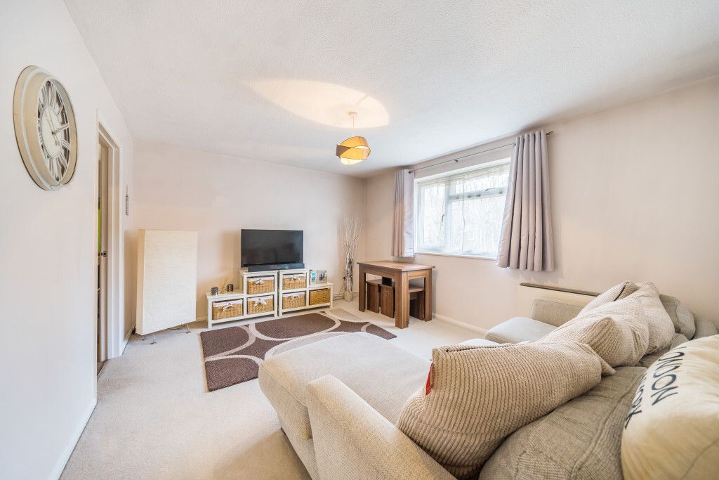 2 bed flat for sale in Cobblers Close, Farnham Royal, Buckinghamshire