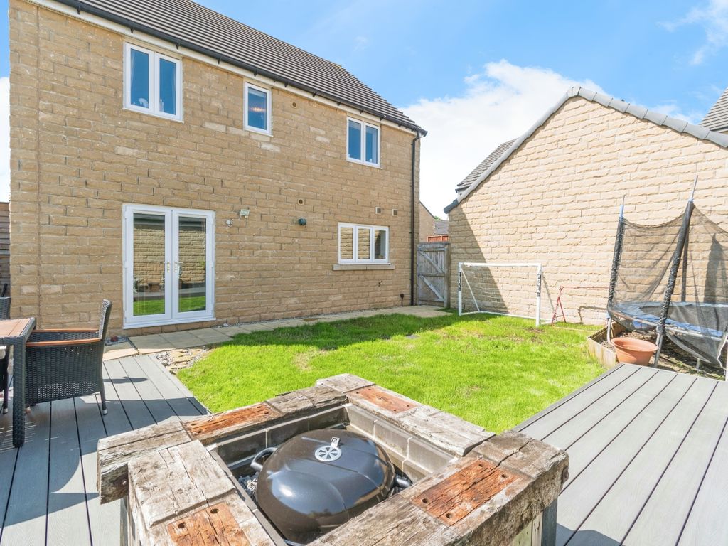 4 bed detached house for sale in Brompton Drive, Bradford BD10, £