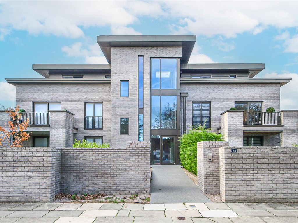 2 bed flat for sale in Granville Road, Birkdale, Southport PR8, £