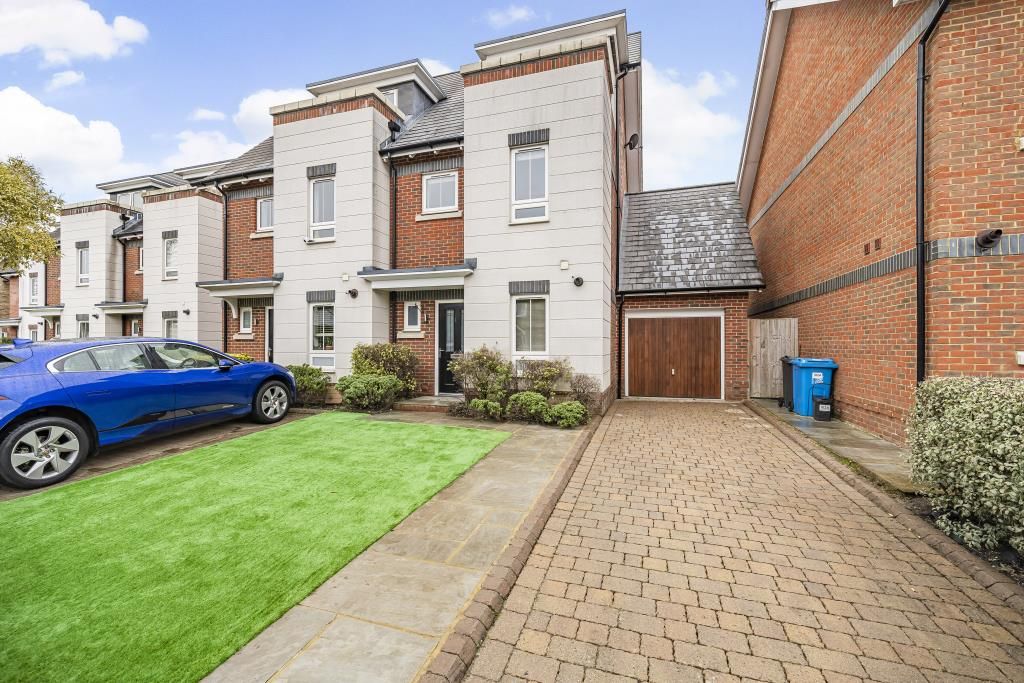 3 bed town house to rent in Maidenhead, Berkshire SL6, £2,250 pcm Zoopla