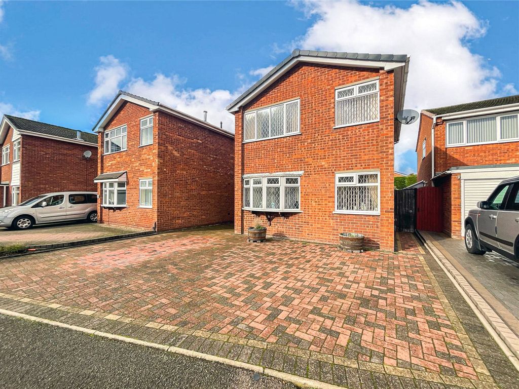 3 bed detached house for sale in Fir Tree Close, Tamworth