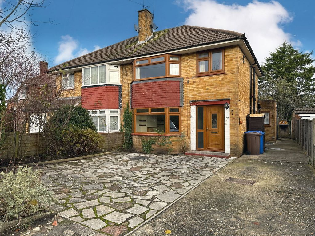 3 bed semidetached house for sale in Stubbs Moor Road, Farnborough