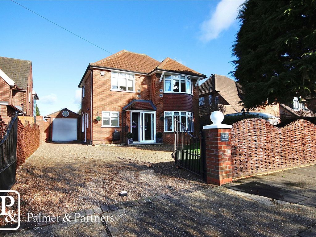 3 bed detached house for sale in Valley Road, Ipswich, Suffolk IP4, £