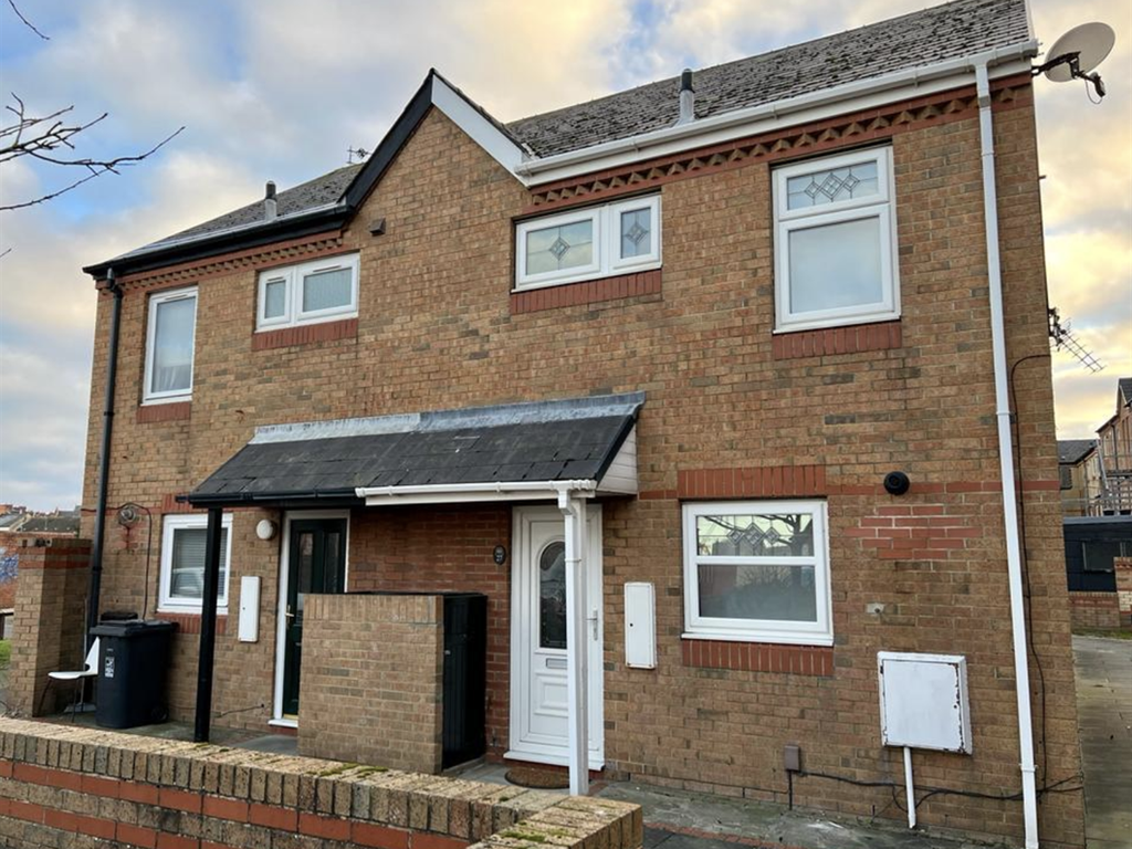 3 bed terraced house to rent in Friendship Lane, The Headland