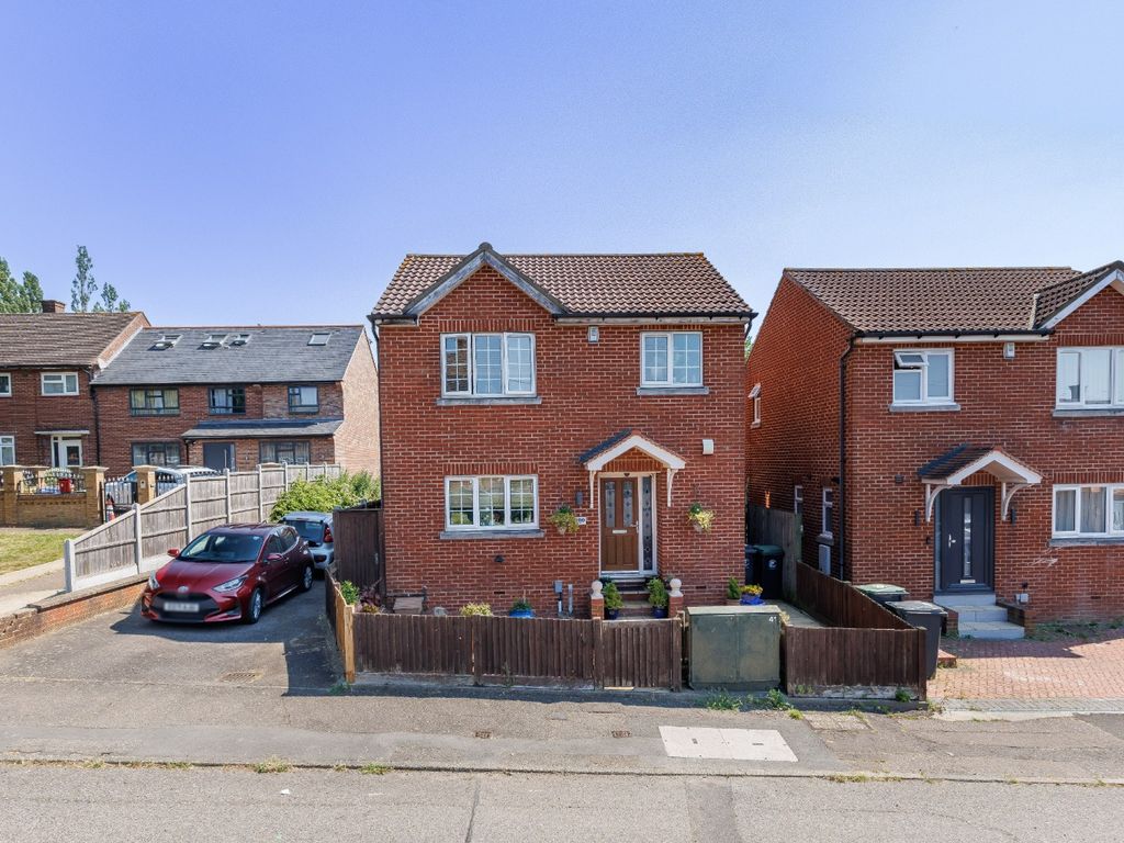 3 bed detached house for sale in Colson Road, Loughton IG10, £550,000