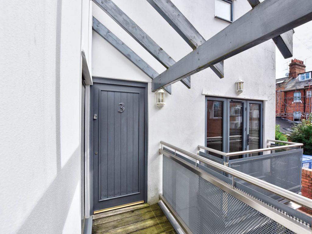 1 bed flat to rent in Reading Road, Henley On Thames RG9, £1,550 pcm