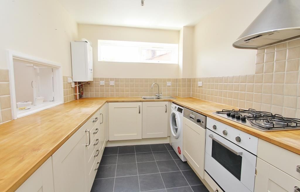 2 bed flat to rent in Bradley Court, Downend Road, Downend, Bristol