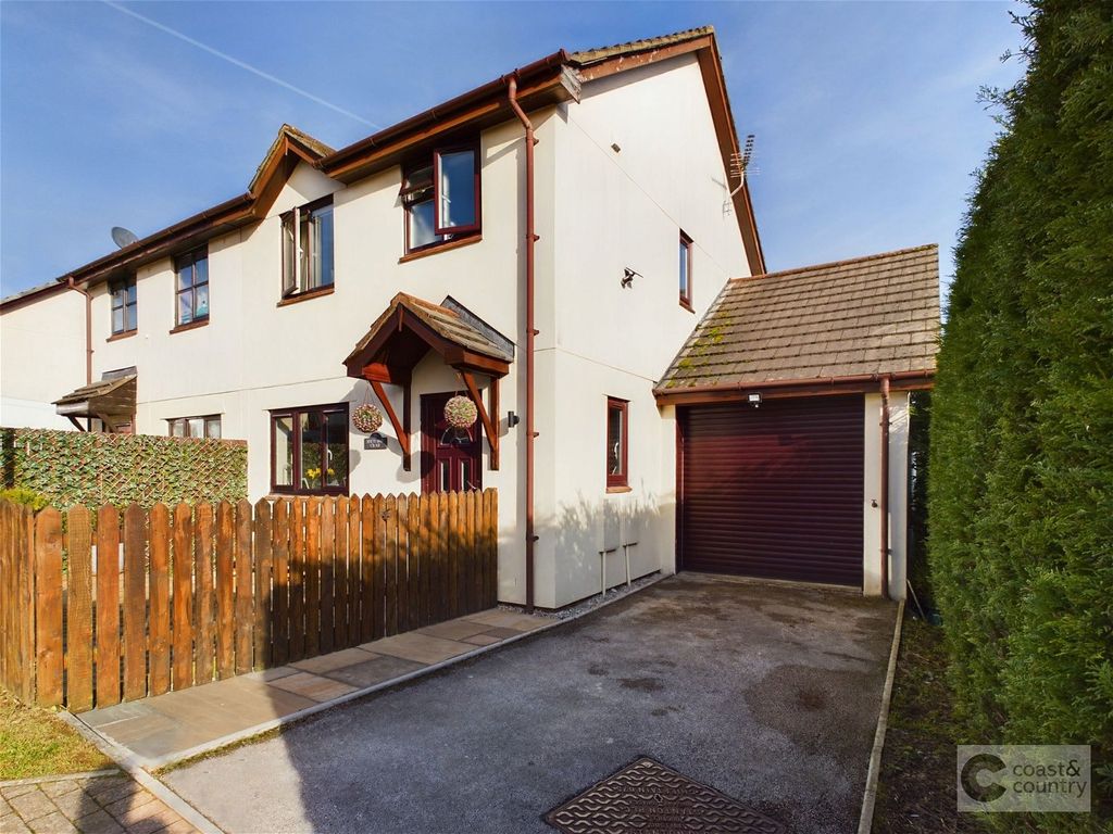 3 bed semidetached house for sale in Shetland Close, Torquay TQ2, £