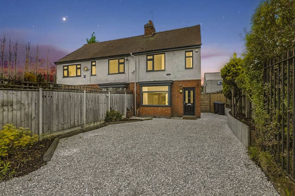 2 bed semidetached house for sale in Watling Street, Hinckley LE10, £