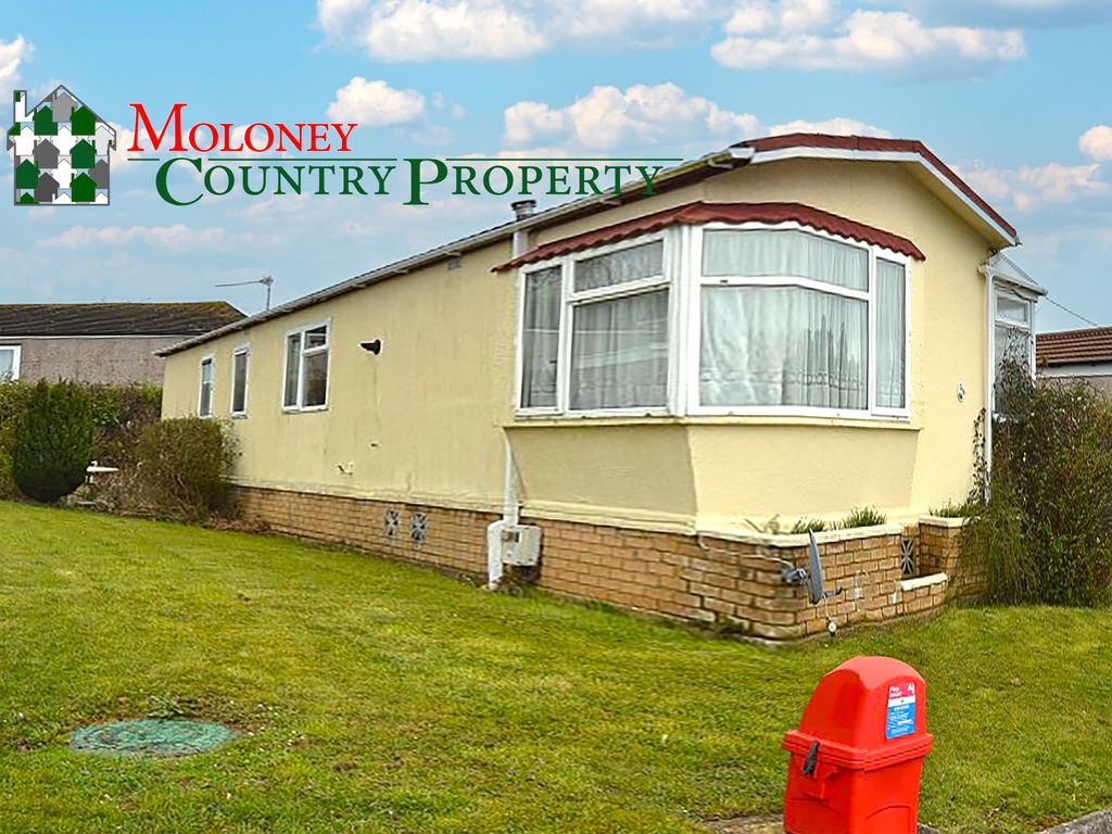 2 bed mobile/park home for sale in Lion House Park, Mill Road, Hailsham