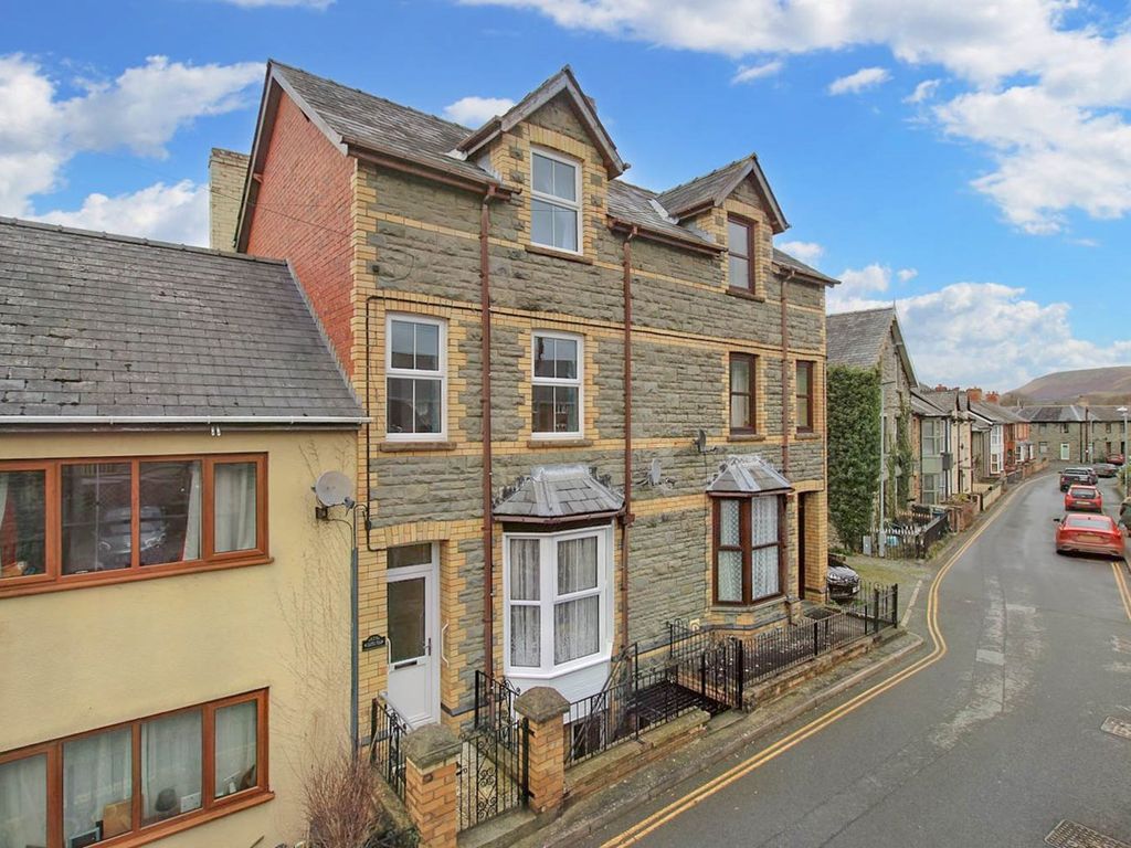 4 bed town house for sale in Castle Road, Builth Wells LD2 Zoopla
