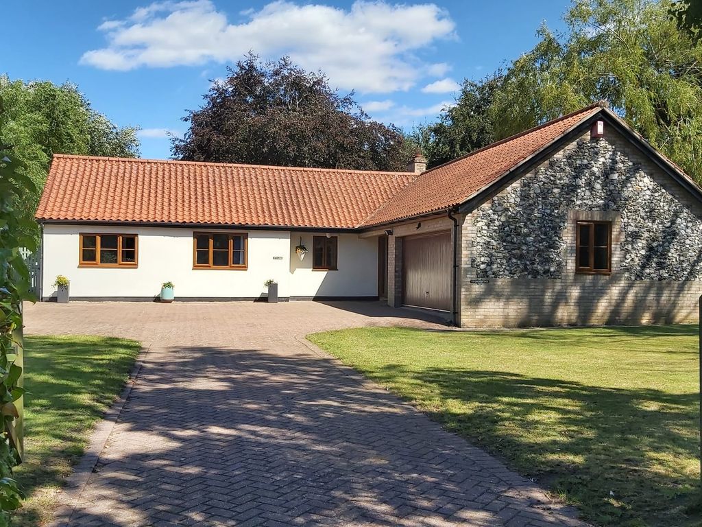 4 bed detached bungalow for sale in The Street, Croxton, Thetford IP24