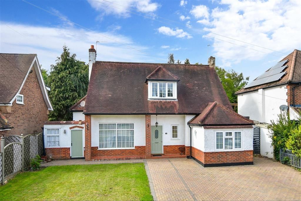 5 bed detached bungalow for sale in Reigate Road, Epsom, Surrey KT17, £