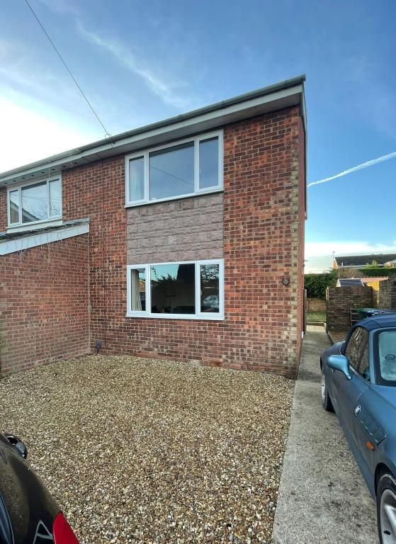 2 bed semidetached house to rent in Headlands, Fenstanton, Huntingdon