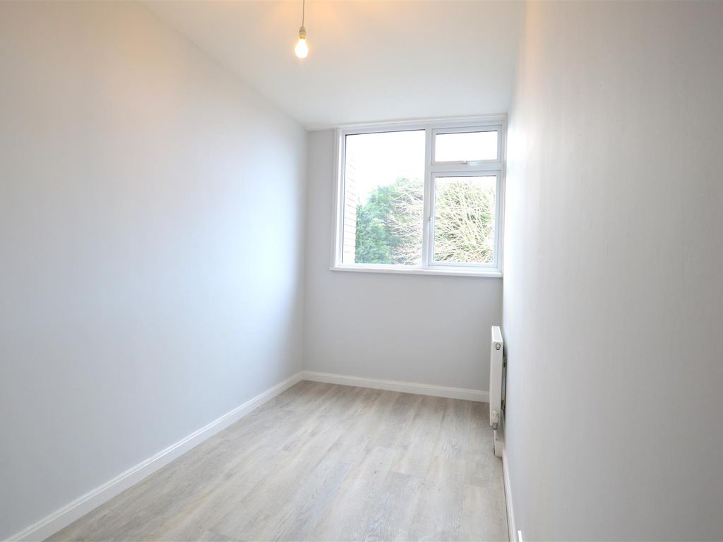 2 bed to rent in Farnham Road, Slough SL2, £1,350 pcm Zoopla