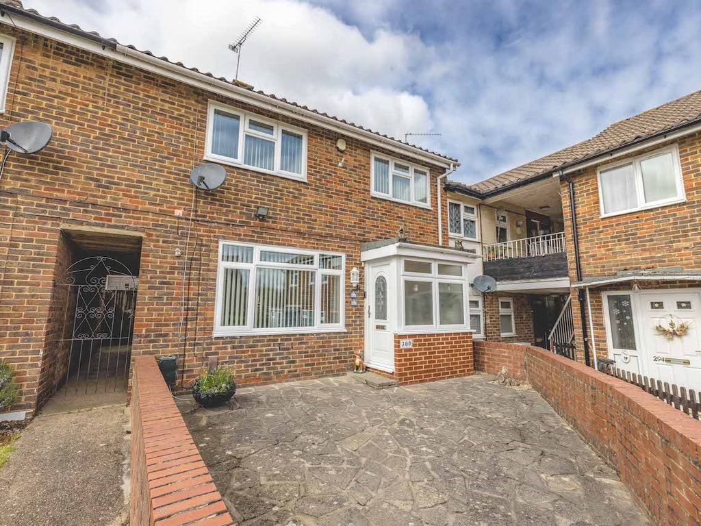 3 bed terraced house for sale in Long Furlong Drive, Slough SL2 Zoopla