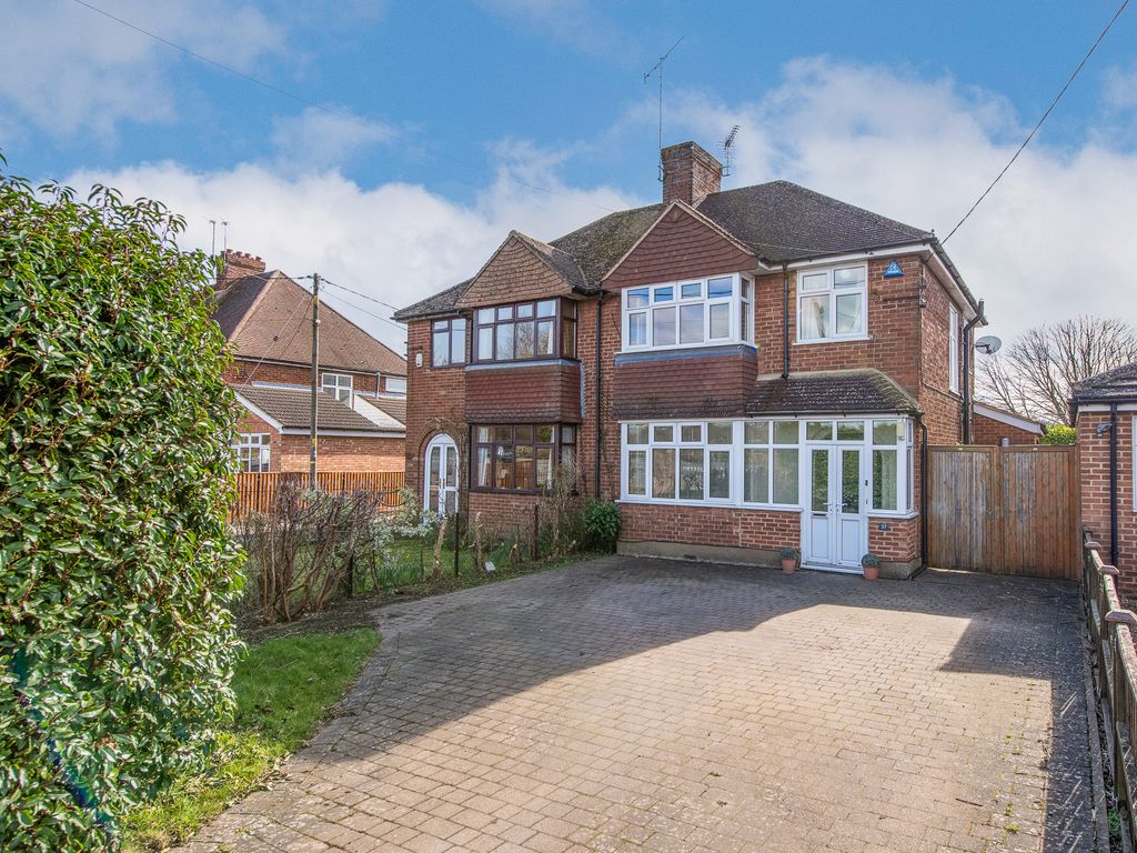 3 bed semidetached house for sale in Aylesbury Road, Bierton