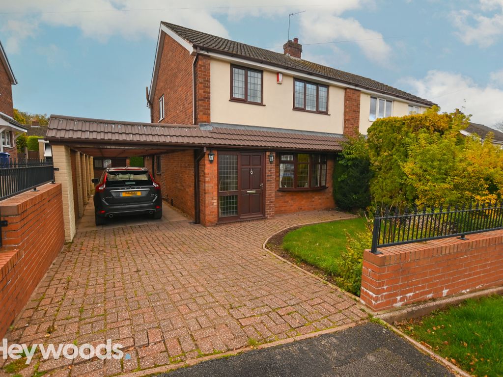 3 bed semidetached house for sale in Ridgmont Road, Seabridge