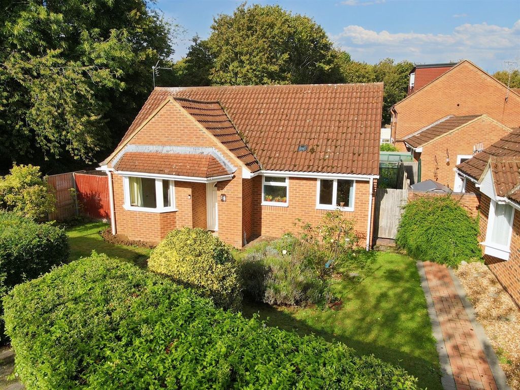 2 bed bungalow for sale in Huntsman Grove, Blakelands, Milton Keynes