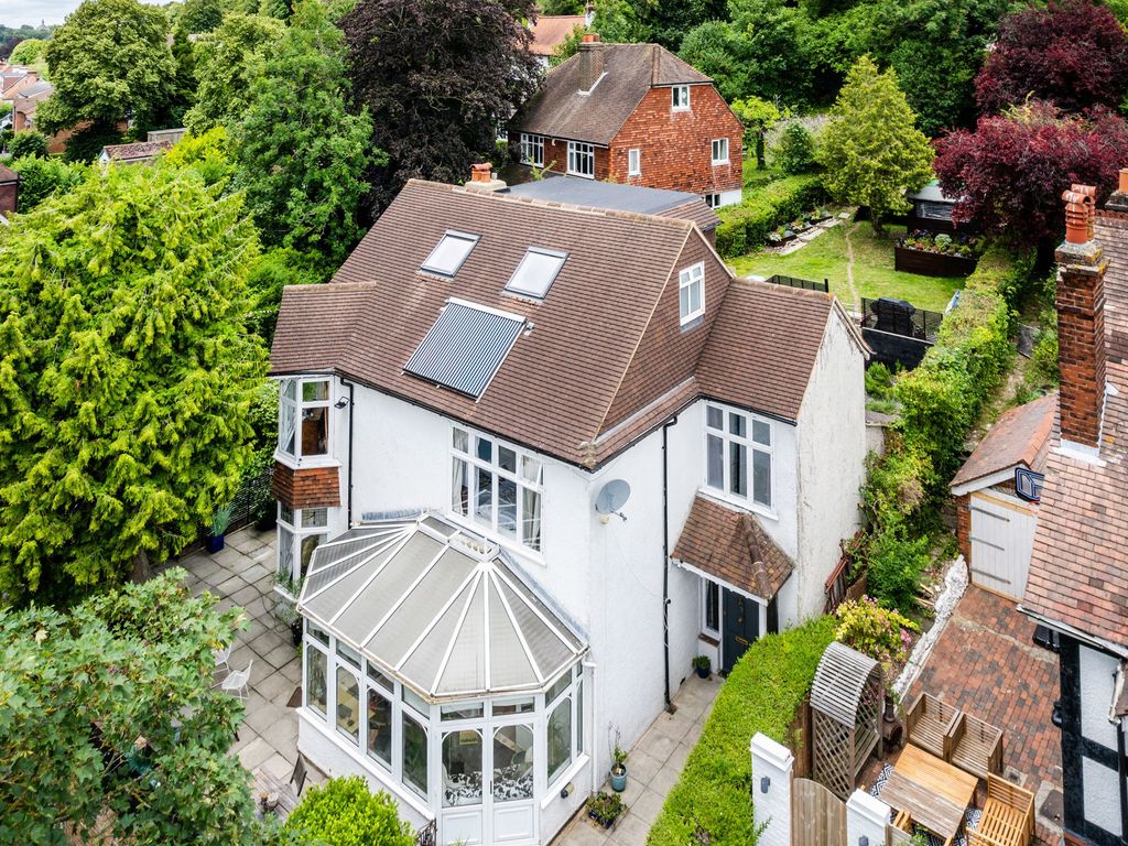7 bed detached house for sale in Downs Court Road, Purley CR8, £950,000